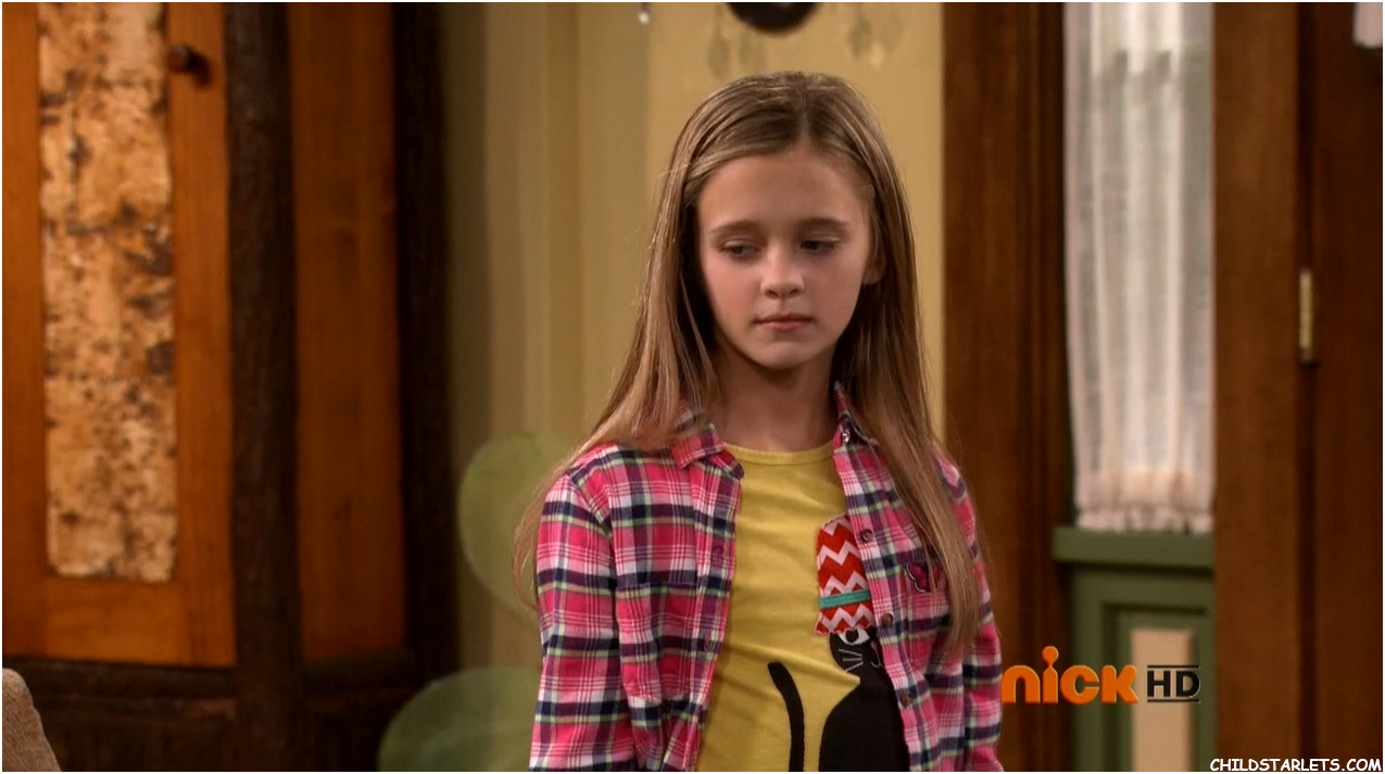 Lizzy Greene and Kyla Drew Simmons in Nicky, Ricky, Dicky and Dawn